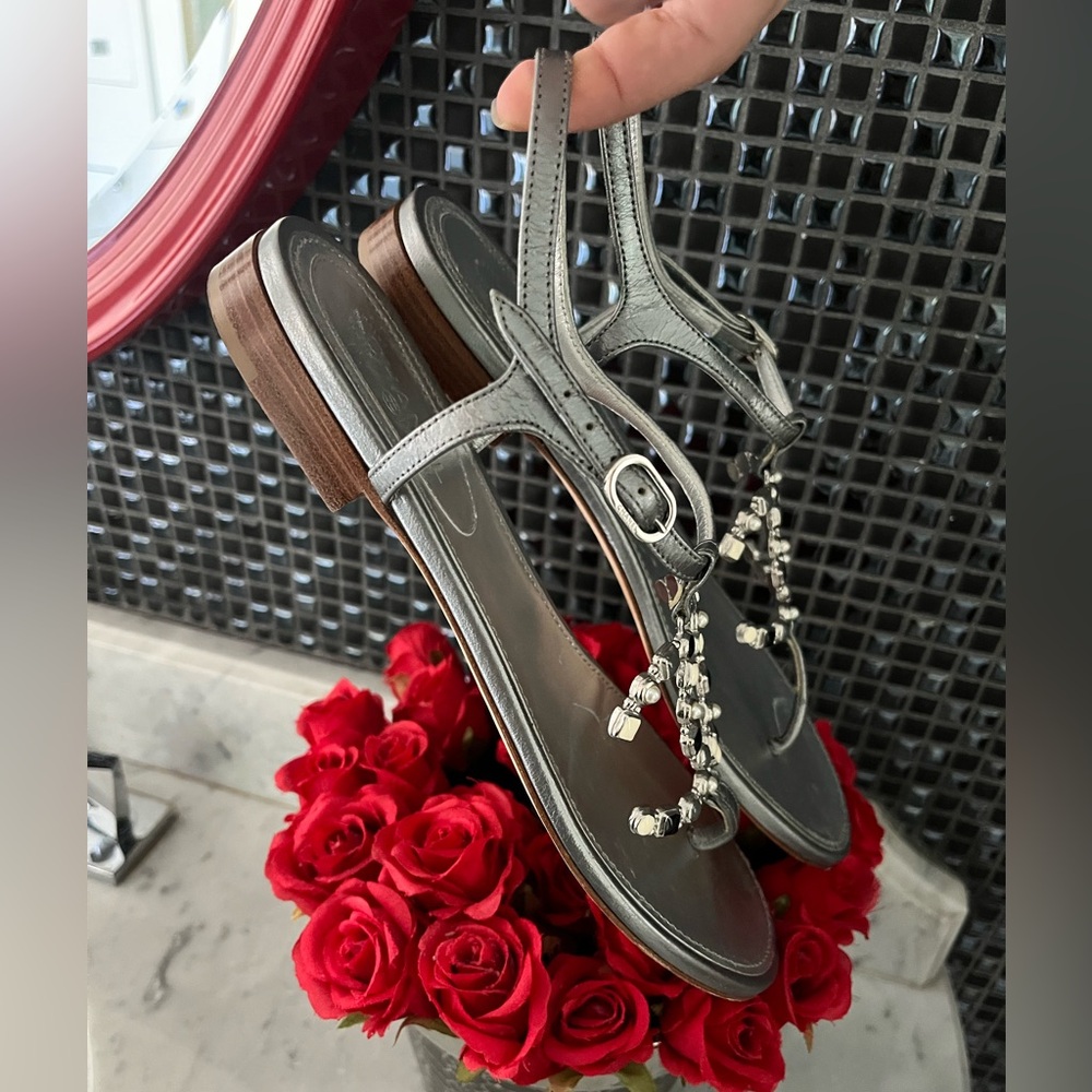 Authentic Chanel Pearl embellished sandals - Picture 10 of 17